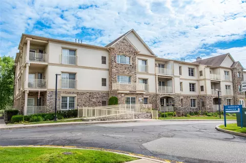 28 N De Baun Ave #205, Ramapo, NY 10901