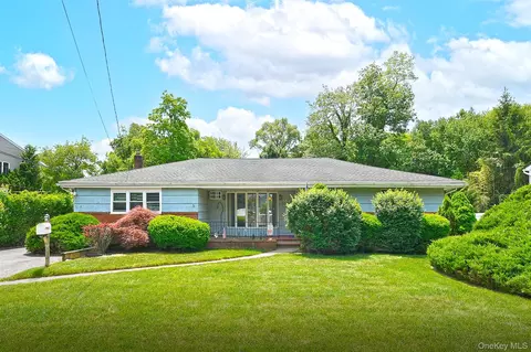 456 Old Farmingdale Rd, West Babylon, NY 11704