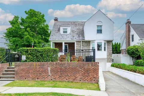 106 Dunwoodie St, Yonkers, NY 10704