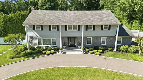 9 Vannina Pl, Huntington, NY 11743