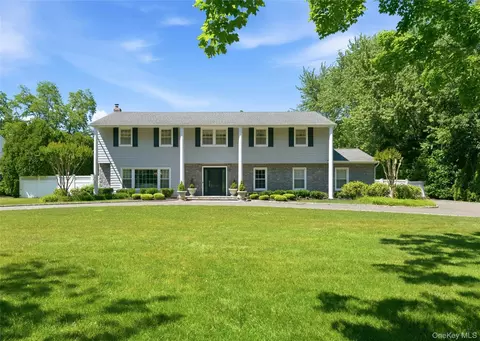 9 Vannina Pl, Huntington, NY 11743