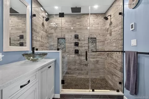 Bath - 38 Pinehurst Cir, Monroe, NY 10950 photo 4 of 6