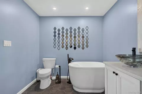 Bath - 38 Pinehurst Cir, Monroe, NY 10950 photo 5 of 6