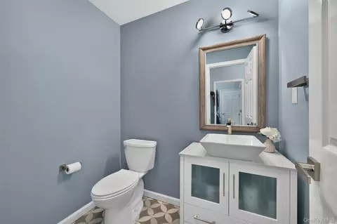 Bath - 38 Pinehurst Cir, Monroe, NY 10950 photo 1 of 6