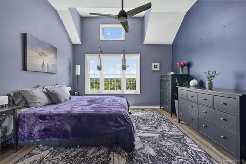 Bedroom - 38 Pinehurst Cir, Monroe, NY 10950 photo 4 of 5