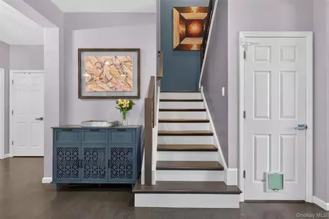 Entry Way - 38 Pinehurst Cir, Monroe, NY 10950 photo 4 of 6