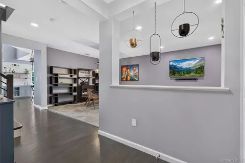 Entry Way - 38 Pinehurst Cir, Monroe, NY 10950 photo 2 of 6