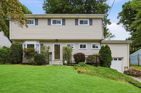 24 Valley View Ter, Mount Kisco, NY 10549