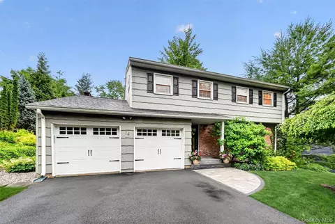 14 Tyler Pl, Clarkstown, NY 10954