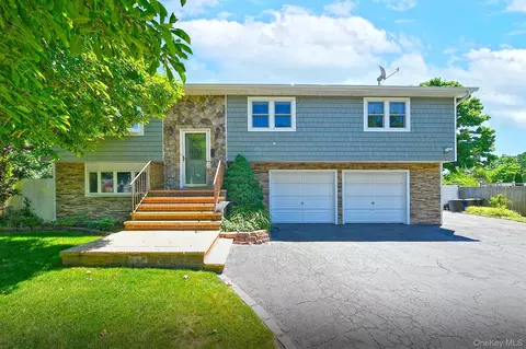 183 6th Ave, Holtsville, NY 11742