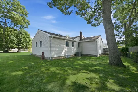 Exterior - 58 Highland Ave, Patchogue, NY 11772 photo 5 of 8
