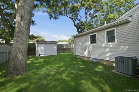 Exterior - 58 Highland Ave, Patchogue, NY 11772 photo 6 of 8