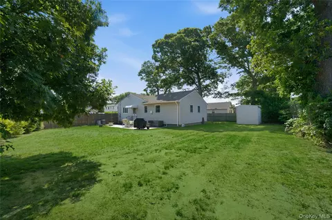 Exterior - 58 Highland Ave, Patchogue, NY 11772 photo 7 of 8