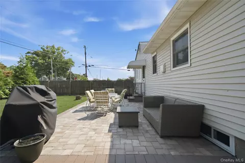 Exterior - 58 Highland Ave, Patchogue, NY 11772 photo 4 of 8