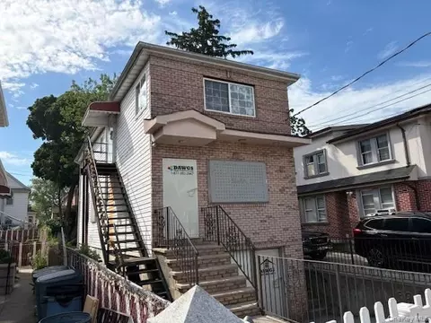 13624 220th St, New York, NY 11413