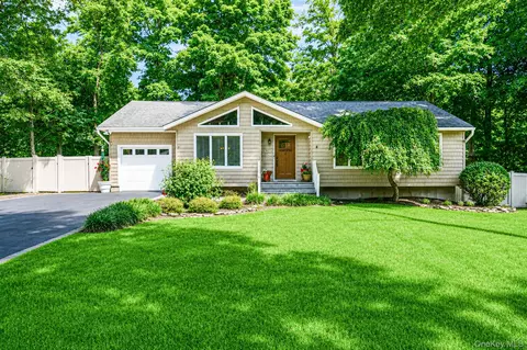 1 Honey Ln, Miller Place, NY 11764