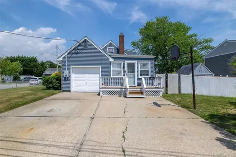 145 W Lido Prom Prom, Lindenhurst, NY 11757
