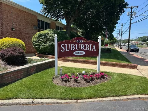 400 Fulton St #D 8, Farmingdale, NY 11735