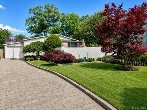 110 Roosevelt Ave, Inwood, NY 11096