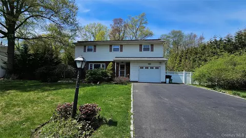 72 Schriever Ln, Clarkstown, NY 10956