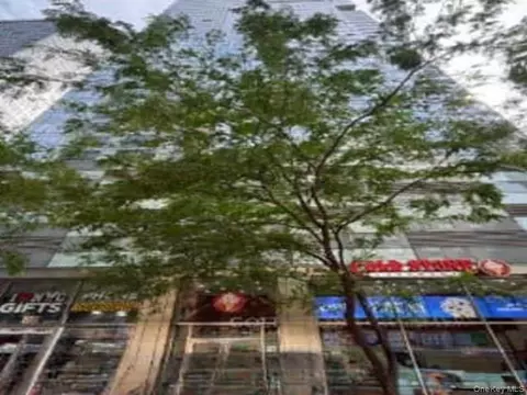350 W 42nd St #53C, New York, NY 10036