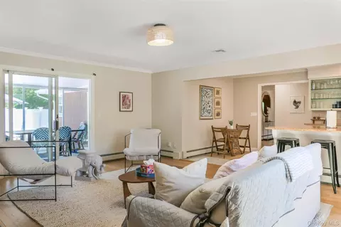 Living - 47 Oak Rd, Brookhaven, NY 11772 photo 7 of 7