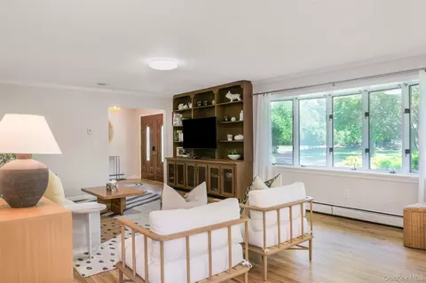 Living - 47 Oak Rd, Brookhaven, NY 11772 photo 3 of 7