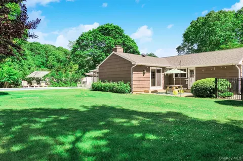 Exterior - 47 Oak Rd, Brookhaven, NY 11772 photo 11 of 12