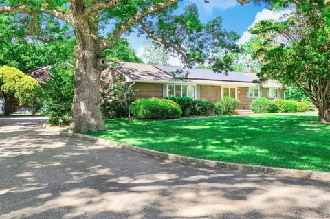 47 Oak Rd, Brookhaven, NY 11772