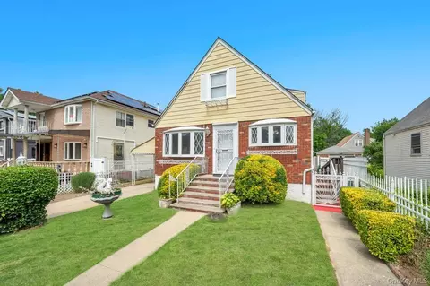 13715 169th St, Jamaica, NY 11434