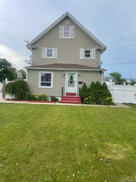 10 1st Ave, Central Islip, NY 11722