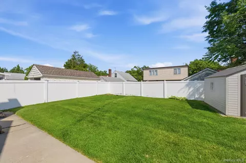 Exterior - 10 Everett St, Valley Stream, NY 11580 photo 3 of 3