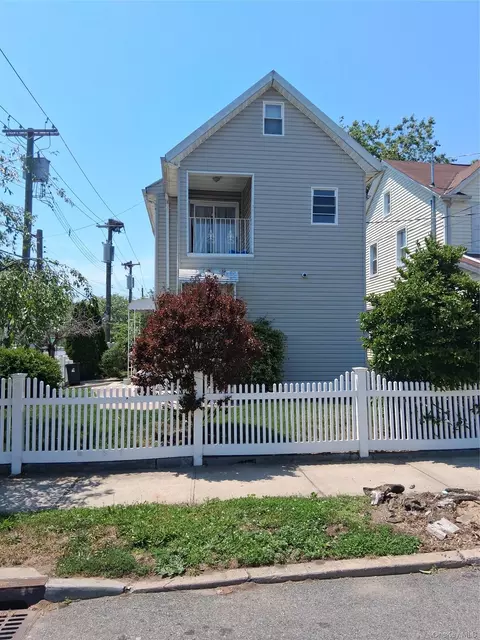 11142 209th St, New York, NY 11429