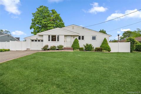 90 W 14th St, Deer Park, NY 11729