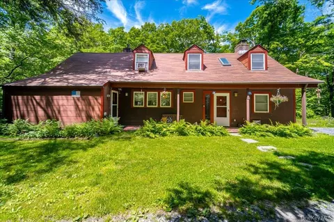 10-12 Woodlea Rd, Clinton, NY 12578