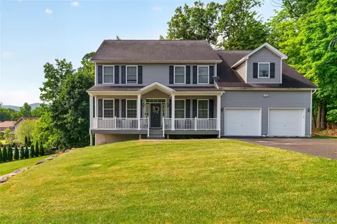 28 Ardmore St, New Windsor, NY 12553