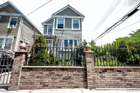 52-19 94th St, Elmhurst, NY 11373