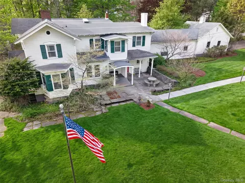 219 Husdon St, Hawley, PA 18428