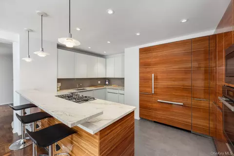 425 E 63rd St #W12EF, New York, NY 10065