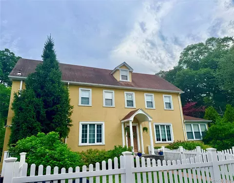 2 Stewart Ave, Eastchester, NY 10707
