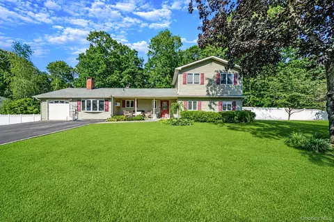 47 Fox Ln, Shoreham, NY 11786
