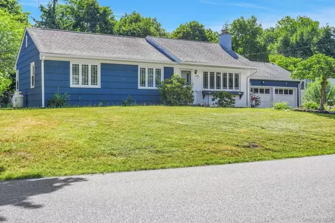 22 Greenvale Farms Rd, Arlington, NY 12603
