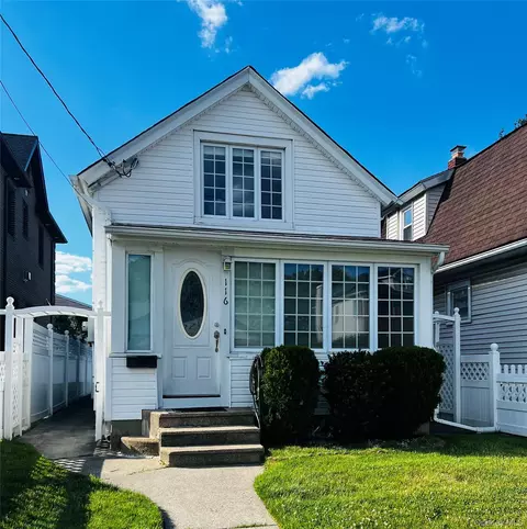116 Sigsbee Ave, North Hempstead, NY 11507