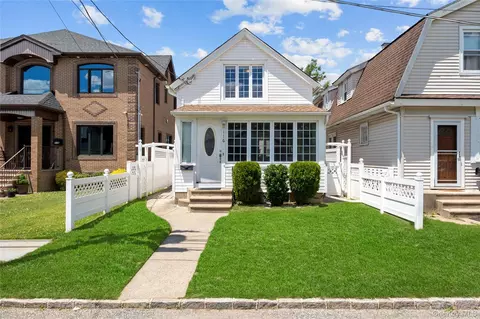 116 Sigsbee Ave, North Hempstead, NY 11507