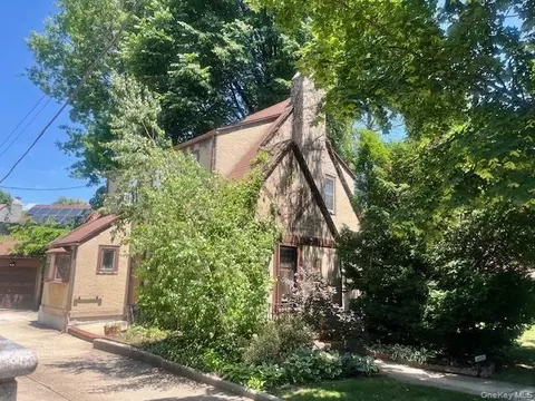 11515 Babbage St, New York, NY 11418