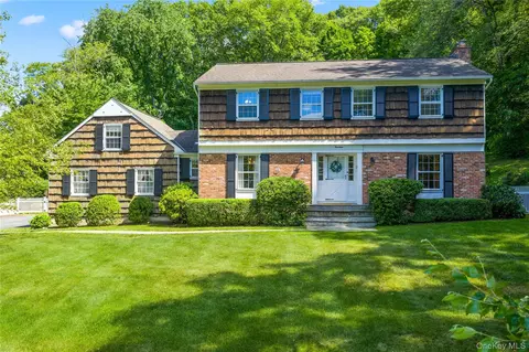 14 Briarwood Ln, Mount Pleasant, NY 10570