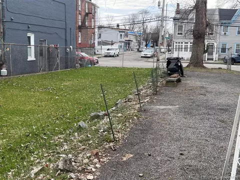 286 1st St, Newburgh City, NY 12550