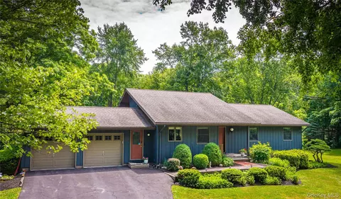 202 S Quaker Ln, Hyde Park, NY 12538