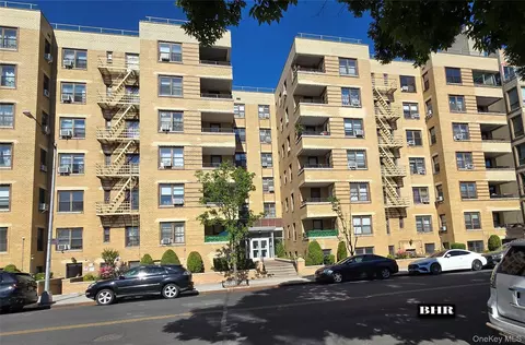 150 W End Ave #3E, Brooklyn, NY 11235