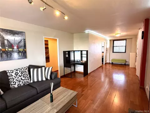 61-25 98th St # 9F, Rego Park, NY 11374